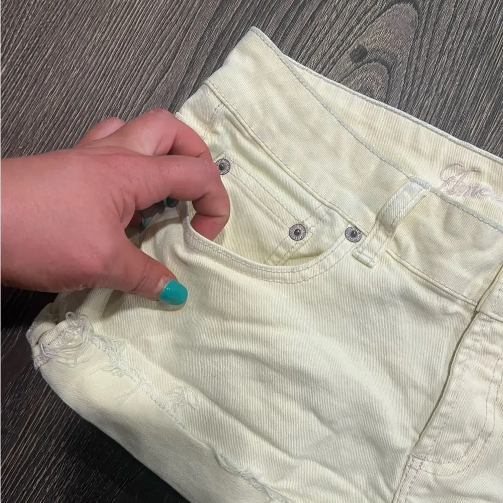 American Eagle Womens Jean Shorts Mid Rise Cuffed Hem Denim Stretch Ivory Size 6